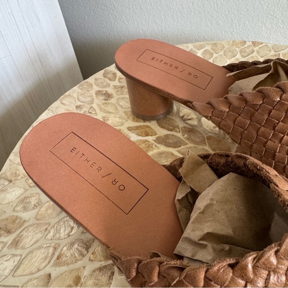 New Either/ OR Tan Woven Leather Heels Sandals Size 9 - Picture 7 of 13